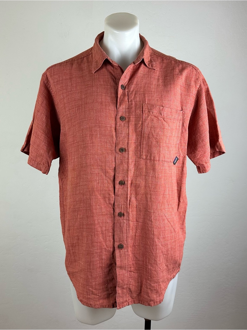 Patagonia Linen Short-Sleeve Button-Down Shirt in Rust Red